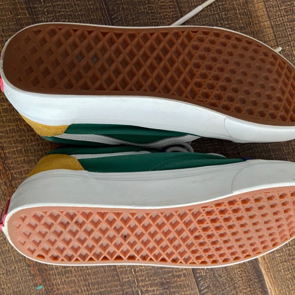 Vans - Picture 3 of 6